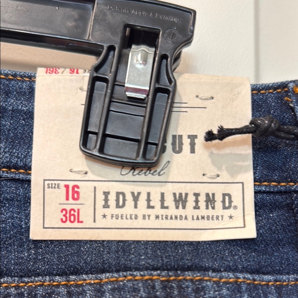 Idyllwind Women's Dark Blue Jeans - Picture 7 of 9